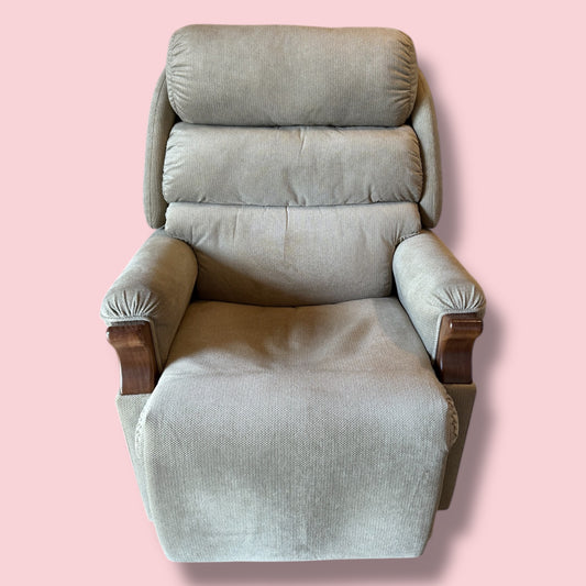 "Oscar Barwon" Deluxe Reclining Lift Chair - Pre Owned